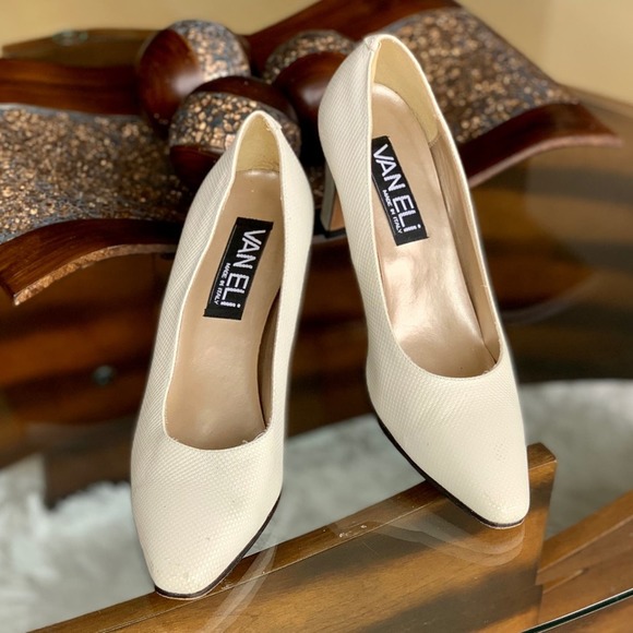 Vaneli Shoes - Vaneli 'Dayle' Leather Pumps in Light Cream Size 8